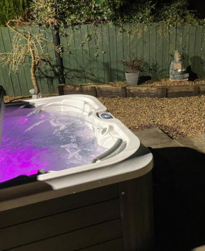 Elckys HOT TUB Holiday Lodge York